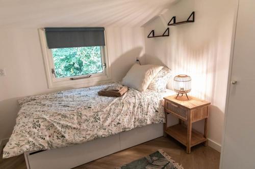 a small bedroom with a bed and a window at Fenna's Holiday Home in Exloo