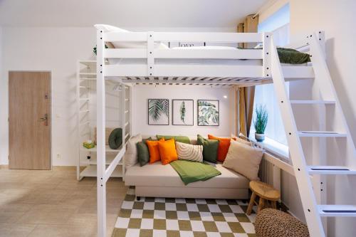 Market compact retreat