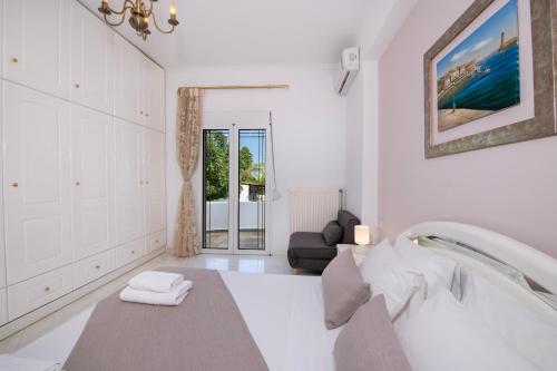 Кровать или кровати в номере Eleni Residence by the sea