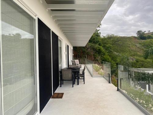 CASA AYLA B - charming 2BR ocean view condo in Flamingoにあるバルコニーまたはテラス
