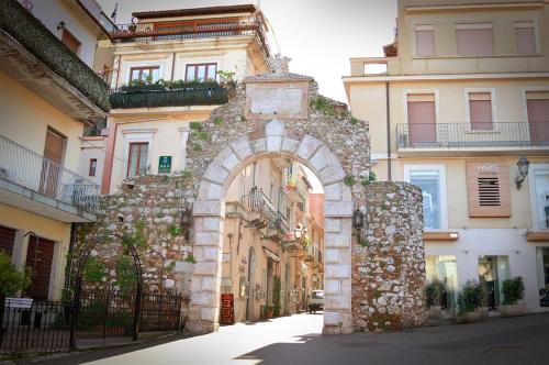 an entrance to an archway in a building at Taormina Boutique Rooms in Taormina