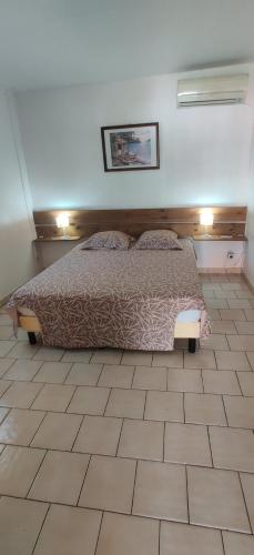 En eller flere senge i et værelse på Fête à la Guadeloupe (SI)