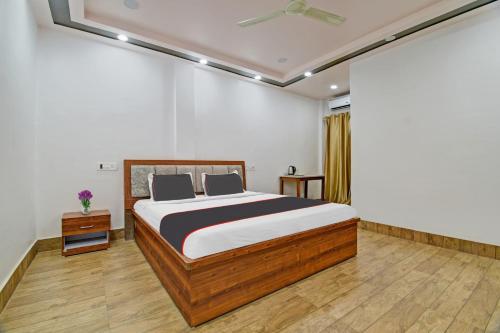 a bedroom with a large bed in a room at Collection O The Grand Megha Resort in Bhutiāgāon