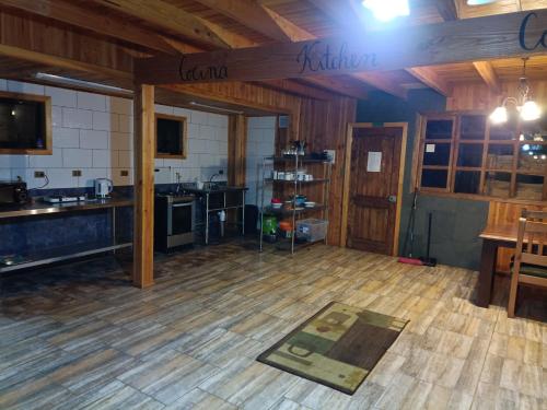 Kuchyň nebo kuchyňský kout v ubytování Hostel Calafquen Adventure Coñaripe