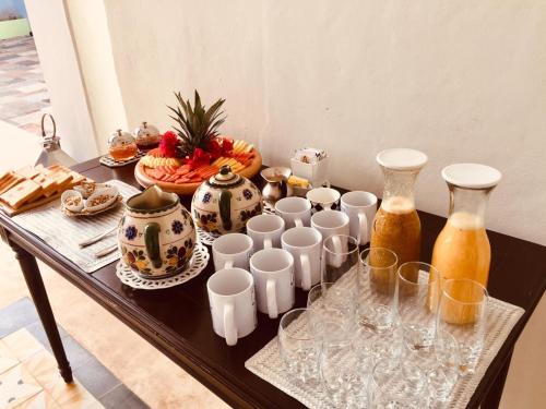 a table with glasses and vases on top of it at Villa Octavia in Mérida