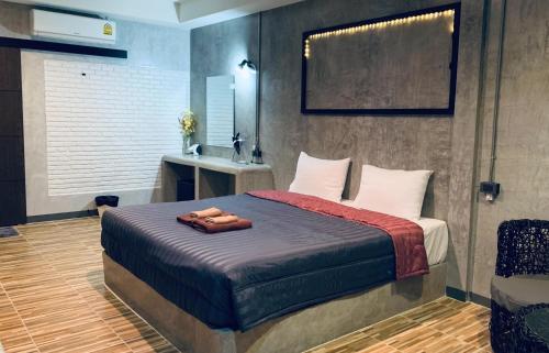 a bedroom with a bed and a sink in it at The Loft @Chiangrai in Ban Du