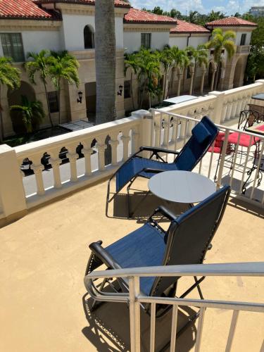 Balkón nebo terasa v ubytování ORCHID SUITES - Historic Palm Beach Hotel Condominium