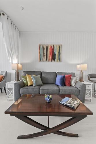 Posezení v ubytování ORCHID SUITES - Historic Palm Beach Hotel Condominium