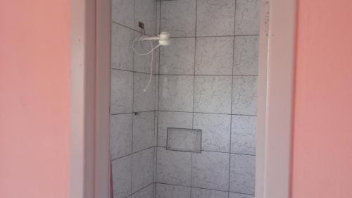 a bathroom with a shower with a shower head at Casa com piscina in Mairiporã