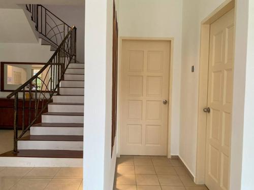 Φωτογραφία από το άλμπουμ του Teluk Cempedak Semi-D House 19Pax By Iconique σε Kuantan