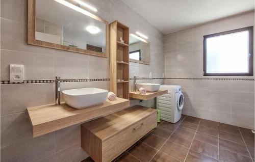 a bathroom with a sink and a washing machine at 3 Bedroom Gorgeous Home In Chilhac in Chilhac