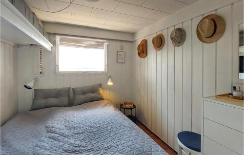 Voodi või voodid majutusasutuse Amazing Home In Sknes Fagerhult With Lake View toas