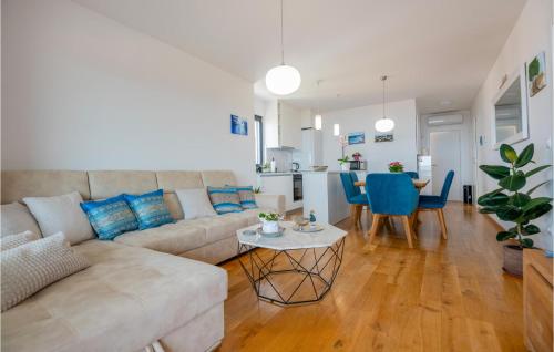 Awesome Apartment In Makarska With Wifi photo 3
