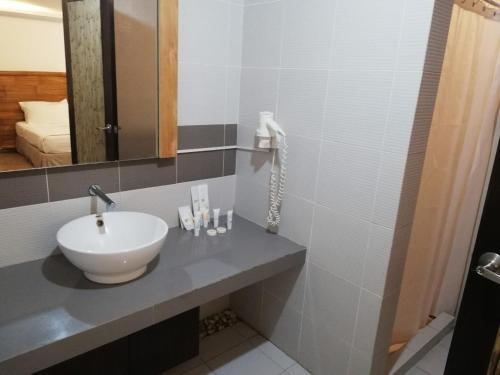 a bathroom with a sink and a mirror at Acuaverde Beach Resort in San Juan