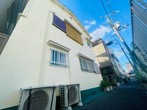El edificio en el que está la casa de huéspedes