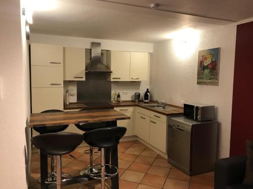 Nhà bếp/bếp nhỏ tại Wohlfühl- Wohnung