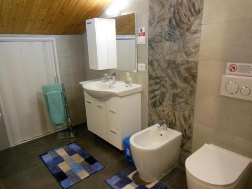 a bathroom with a toilet and a sink at AVD - Residence Palma in Udine