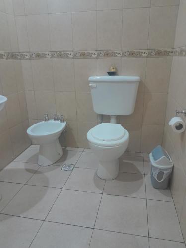 a bathroom with a toilet and a bidet at Alojamiento Temporario Sol de las Yungas in Libertador General San Martín