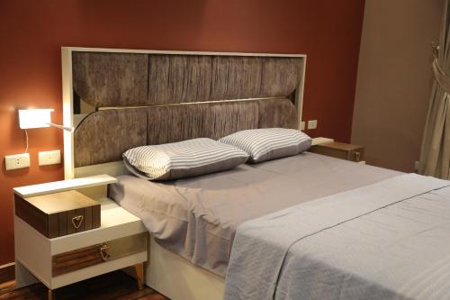 מיטה או מיטות בחדר ב-Luxurious apartment - New Cairo