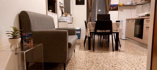 Molfetta Central Station Studioにあるキッチンまたは簡易キッチン