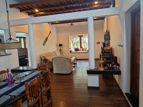 Kuchyň nebo kuchyňský kout v ubytování Anandam Stays - Premium 3BHK plush homestay, Vaikom near Kumarakom