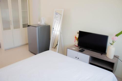 TV a/nebo společenská místnost v ubytování Vitasolo Hometel & Suite