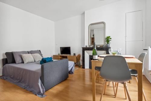 Posezení v ubytování Lovely appartment in Montmartre