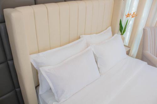 Postel nebo postele na pokoji v ubytování Vitasolo Hometel & Suite