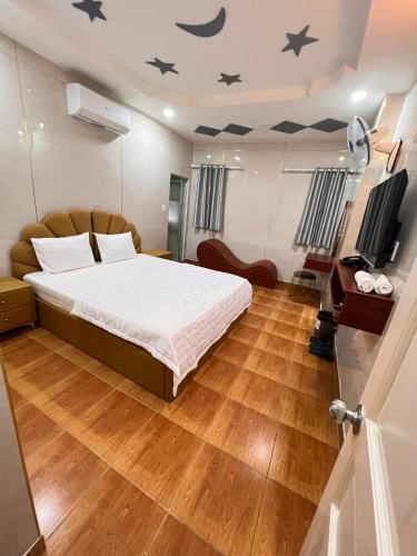 Giường trong phòng chung tại khách sạn Vạn Thành Đạt