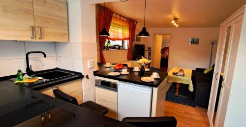 Dapur atau dapur kecil di Fewo Gademow