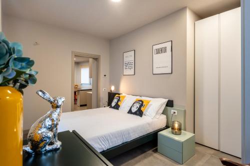 a bedroom with a bed and a vase on a table at Stadler Loft in Marghera