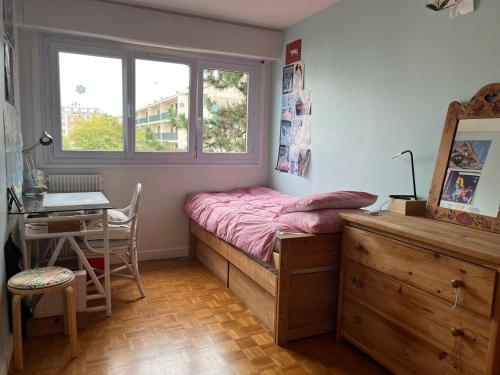 a bedroom with a bed and a desk and a window at Sunny Private Bedrooms in Peaceful Shared Flat near Bois de Vincennes in Fontenay-sous-Bois