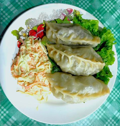 Makanan di atau berdekatan hotel