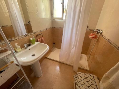 a bathroom with a sink and a shower at ESTEPONA BEACH SUITES 3. URB. ARENA BEACH 9 in Estepona