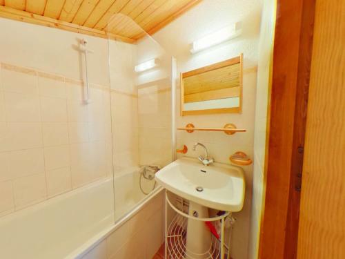 a bathroom with a sink and a bath tub at Appartement Les Saisies, 1 pièce, 4 personnes - FR-1-594-150 in Hauteluce