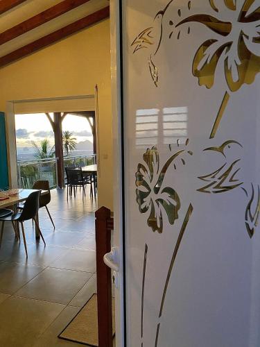 Galería fotográfica de LES VILLAS PAMEYAQUE 2 F2 avec 1 piscine et 1 F3 avec 1 piscine, Superbe Vue sur la mer en Rivière-Salée