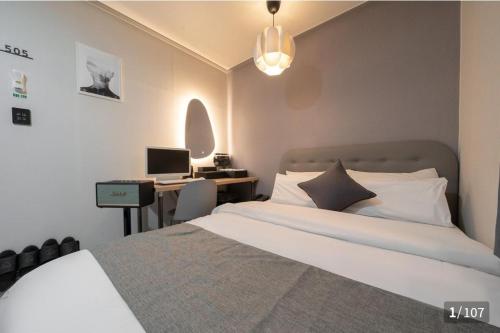 Postel nebo postele na pokoji v ubytování Ggumgguda Hotel