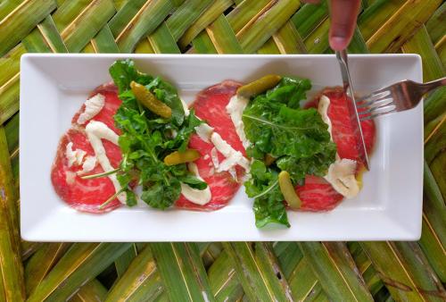 Comida en o cerca de este resort