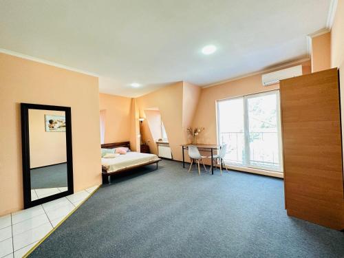 Ένα ή περισσότερα κρεβάτια σε δωμάτιο στο Apartments on the embankment