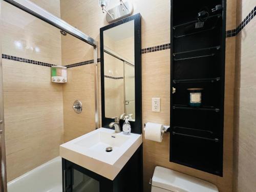 Koupelna v ubytování Steps from Empire State Building