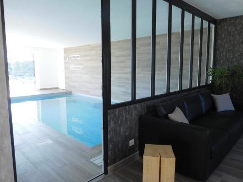 Bazén v ubytování La Grange nebo v jeho okolí