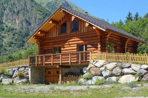 Chalet en rondins le Bécan tout proche des Ecrins