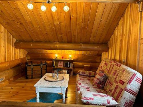 Photo de la galerie de l'établissement Chalet en rondins le Bécan tout proche des Ecrins, à Les Bosses