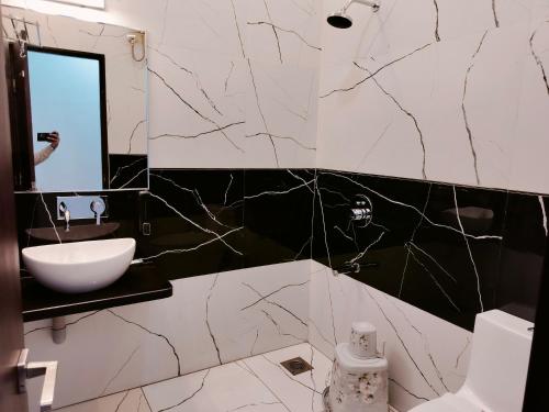 a bathroom with a sink and a mirror at Hotel Om in Betūl