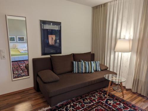 a living room with a couch and a table at Ferienwohnung Karin in Schotten