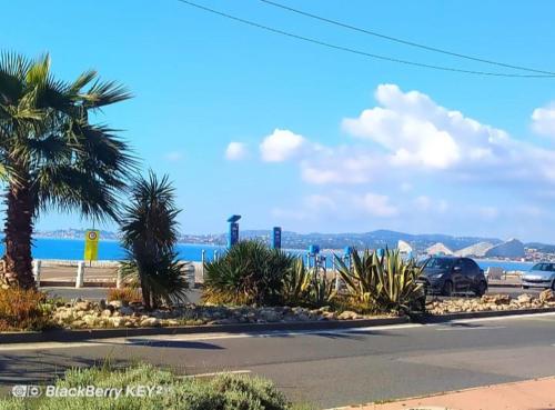 a street with cars parked on the side of a beach at Studio de 14m2 dans une maison in Cagnes-sur-Mer