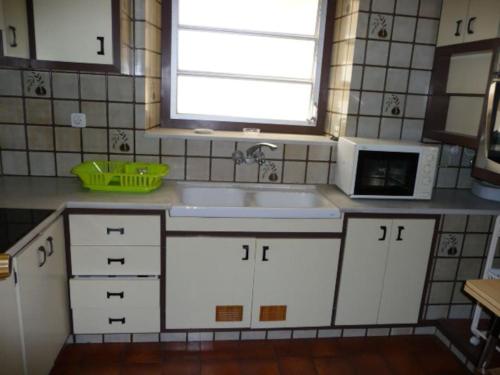 A kitchen or kitchenette at CASA NOSTRA piso-apto en Vilanova i la Geltrú-BCN