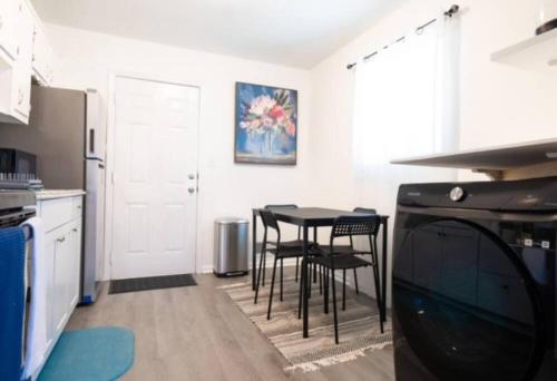 a kitchen with a table and chairs in a room at The Getaway at Palm Dr in Atlanta