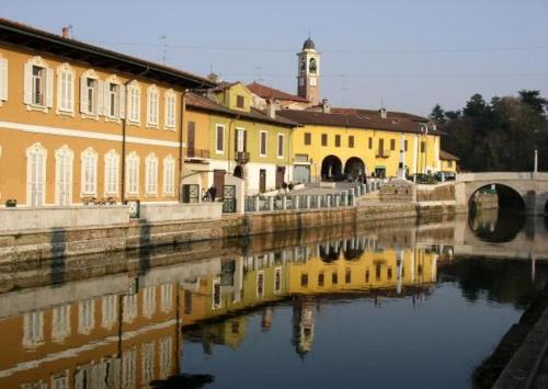 a group of buildings next to a river at Domus Tilla in Boffalora sopra Ticino