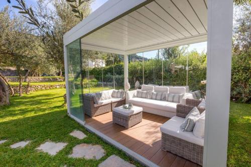 Κήπος έξω από το Luxury central Villa with pool and privacy